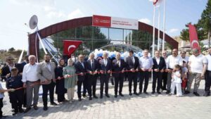 Kastamonu’da, Devrekani Kapalı Yüzme Havuzu hizmete açıldı