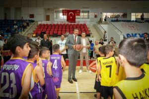 Potanın genç yıldızları madalyalarını Vali Çelik’ten aldı