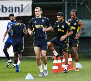 Fenerbahçe’de yeni transfer Edson Alvarez, ilk antrenmanına çıktı