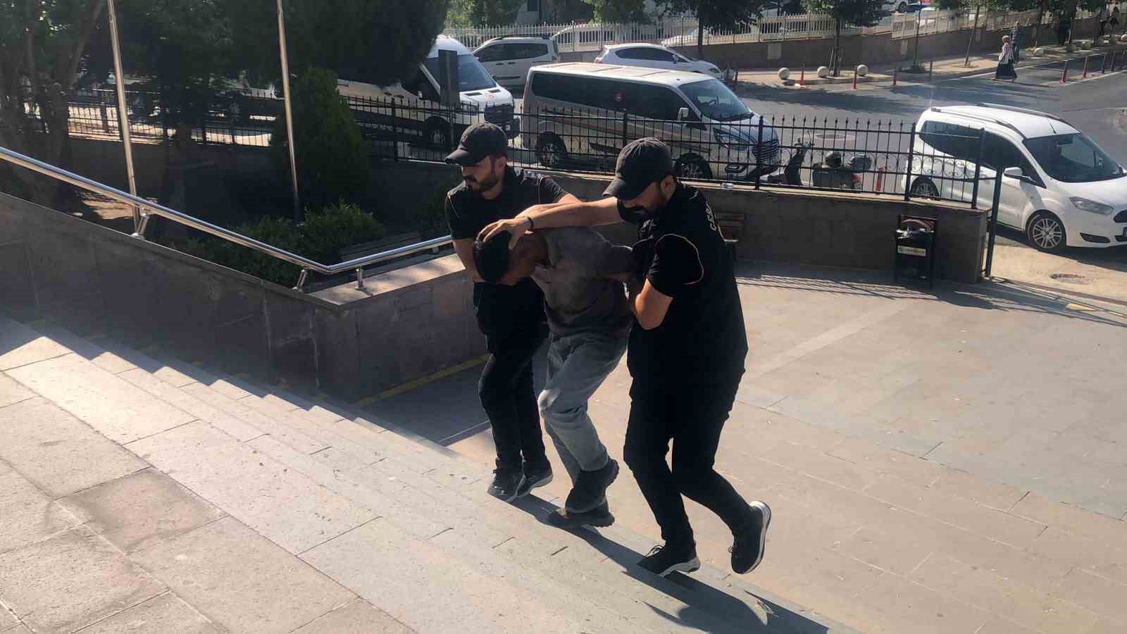 Amerikan tıraşı ile kamufle olan gasp şüphelisi adliyeye sevk edildi