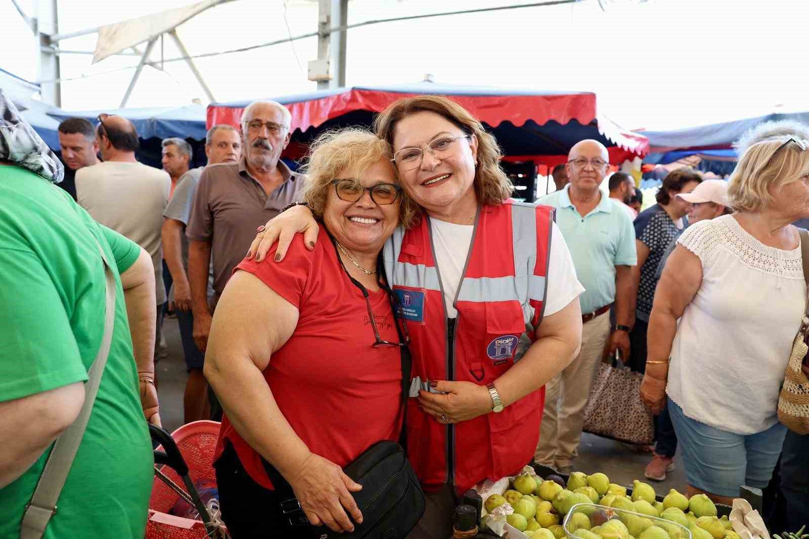 Başkan Gençay Cumartesi pazarında vatandaşlarla buluştu