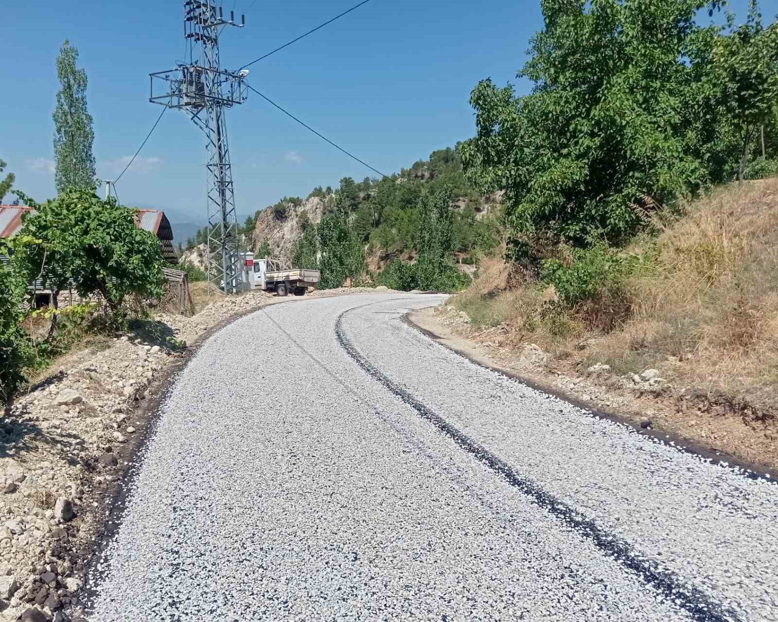 Çameli Belediyesi Emecik Mahallesinin üst yapısını yeniledi