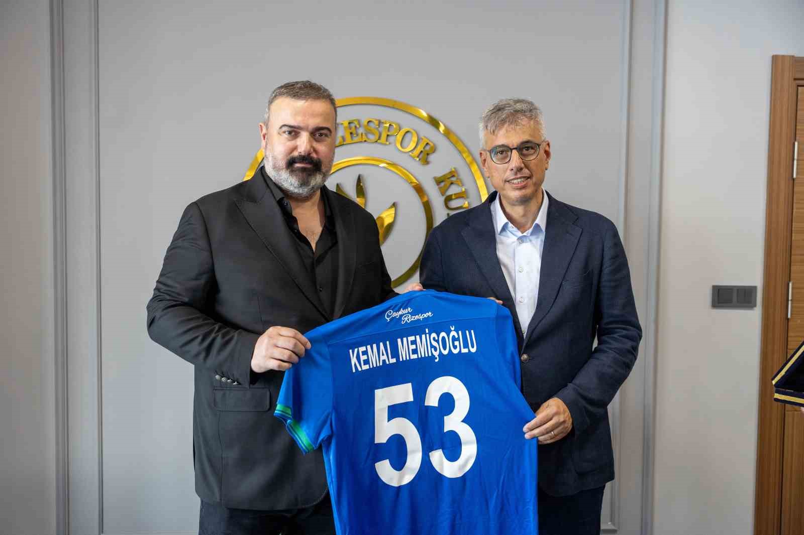 Sağlık Bakanı Kemal Memişoğlu, Çaykur Rizespor - Göztepe maçını trübünden izledi