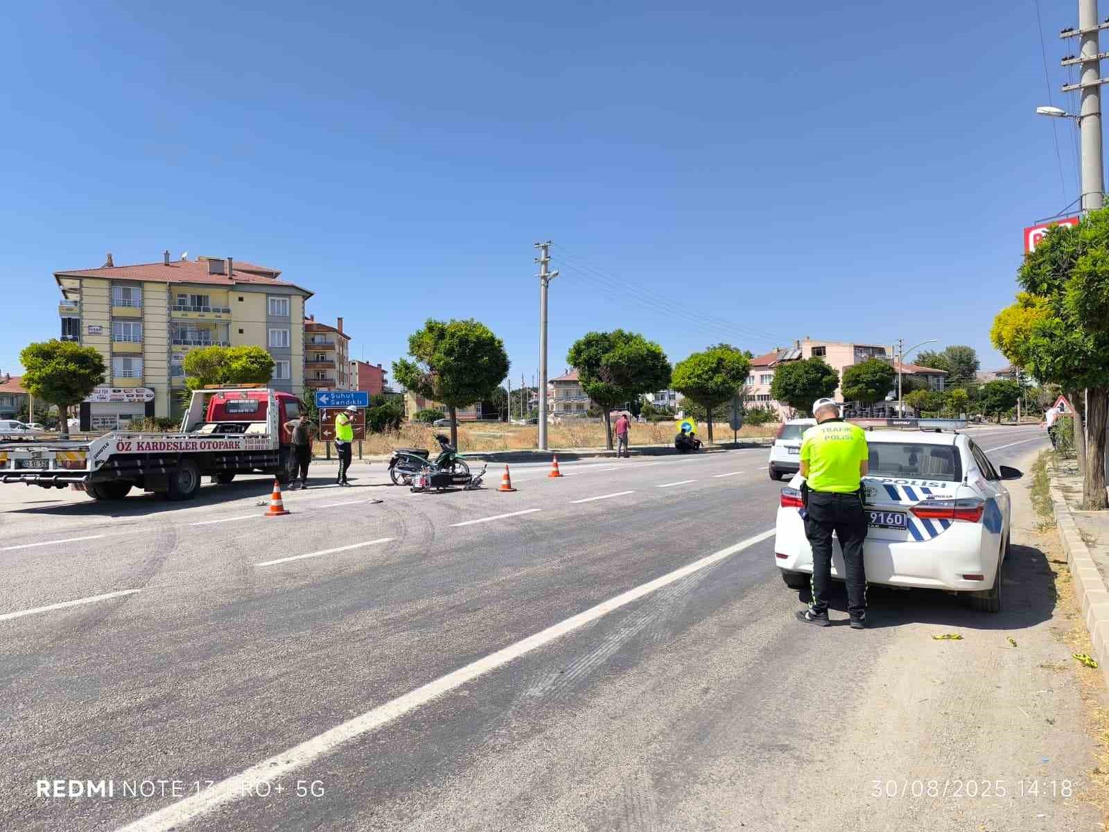 Motosikletlerin çarpıştığı kazada sürücüler yaralandı