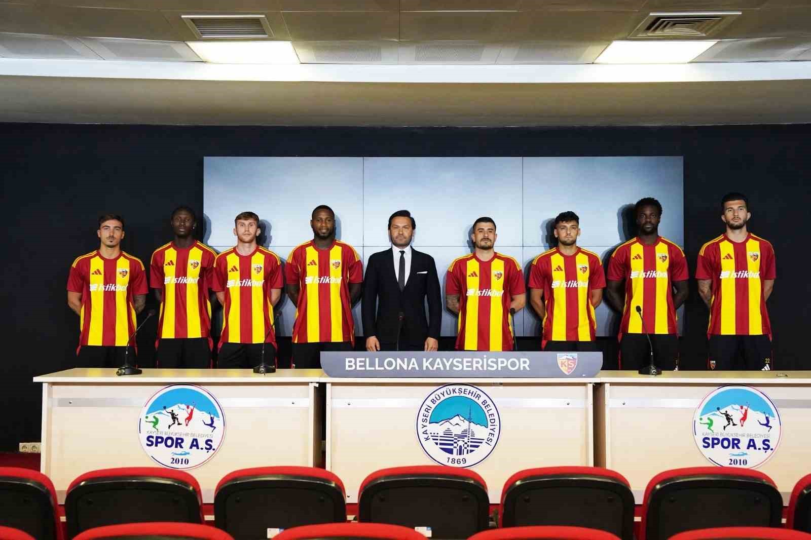Kayserispor’un yeni transferleri görücüye çıktı