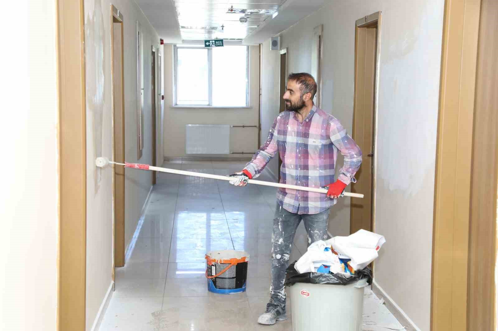 Ağrı Vali Yardımcısı Karataş, Eleşkirt Gençlik Merkezini ziyaret etti