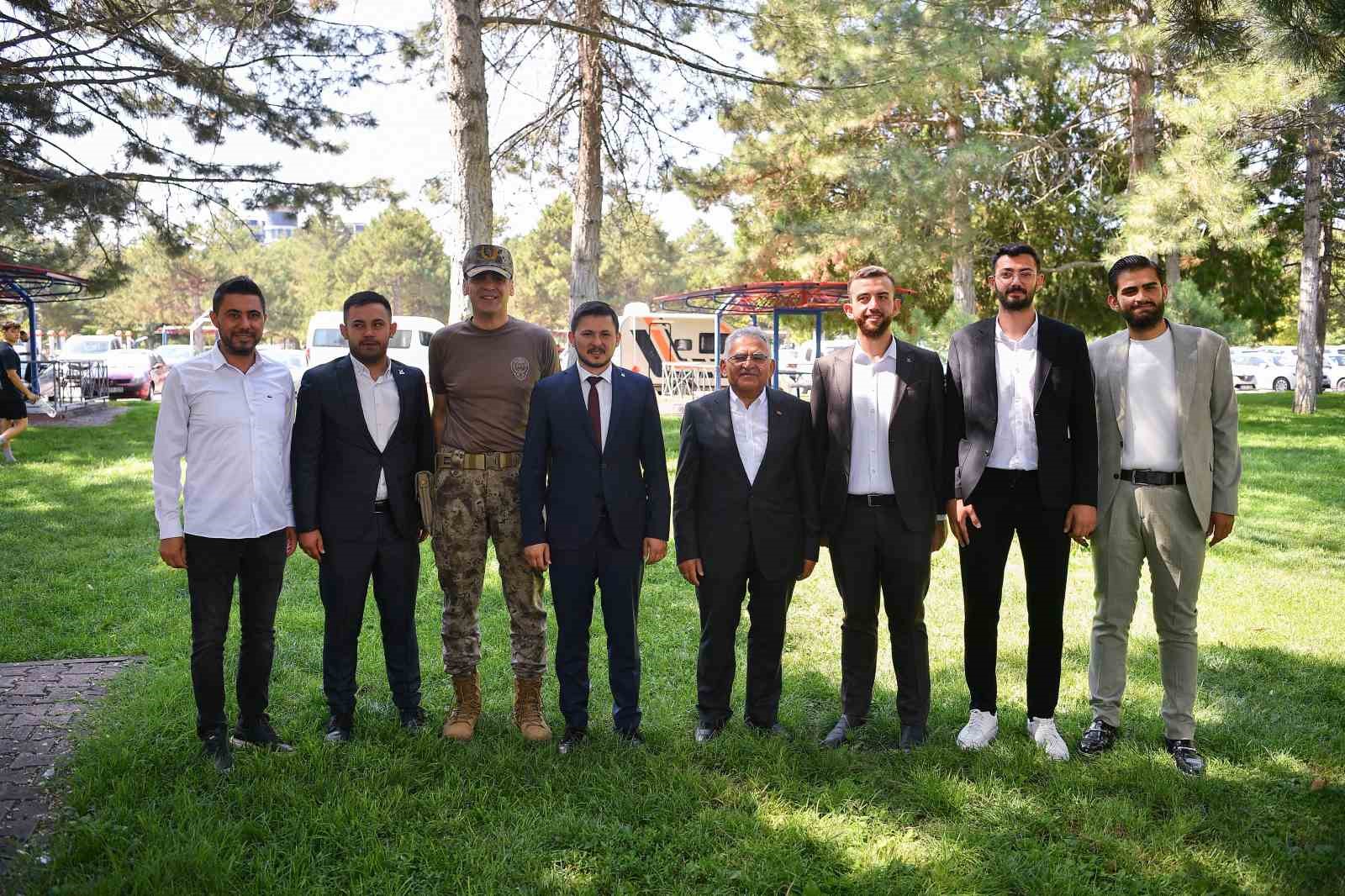 Vali Çiçek ve Başkan Büyükkılıç, çocukların heyecanına ortak oldu