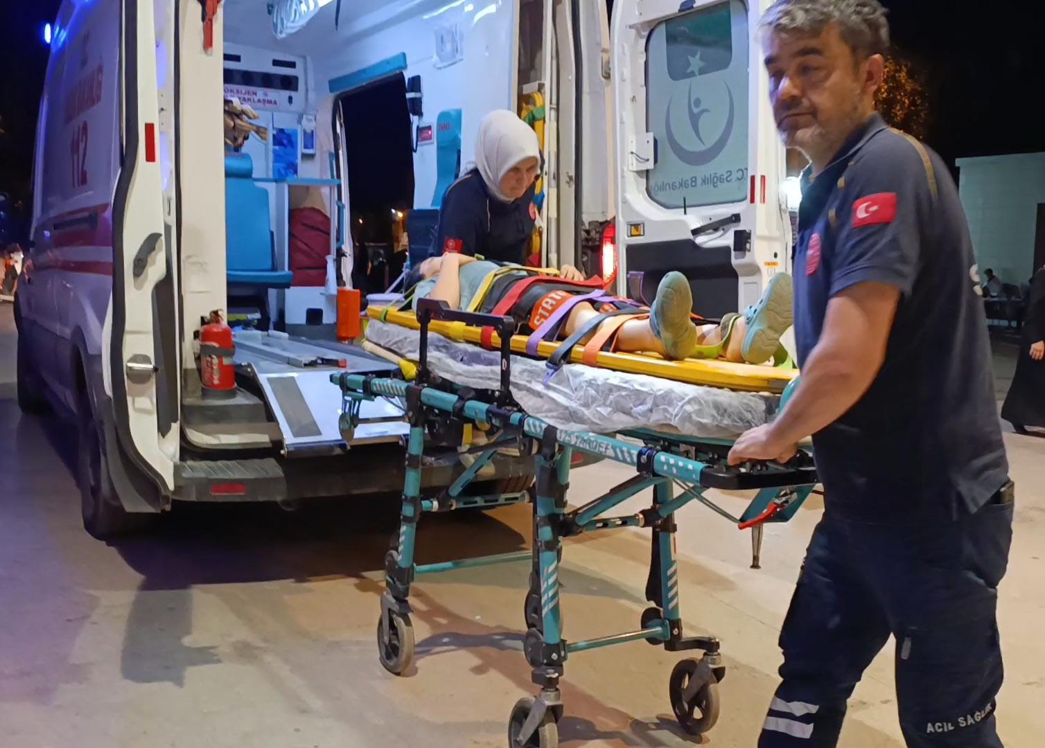 Annesinin elini bıraktı gözünü hastanede açtı
