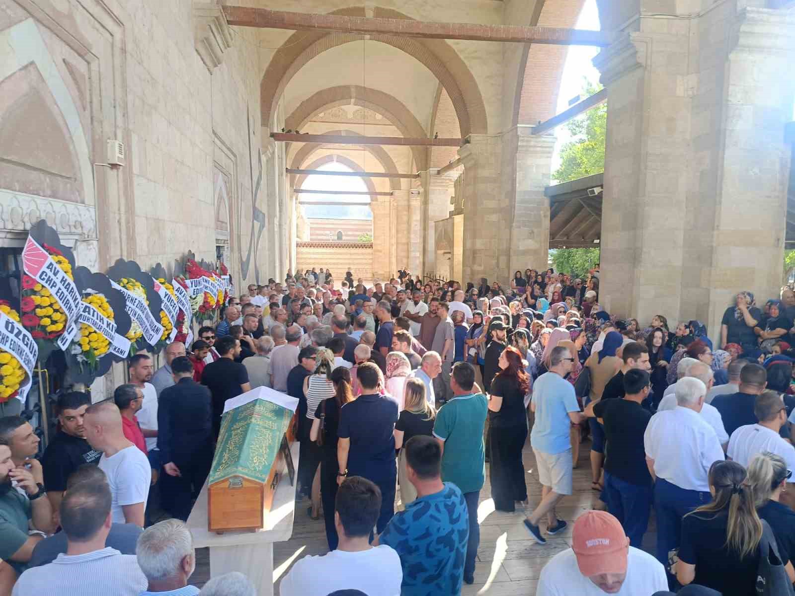 Çanakkale’deki kazada hayatını kaybeden iki genç Edirne’de toprağa verildi