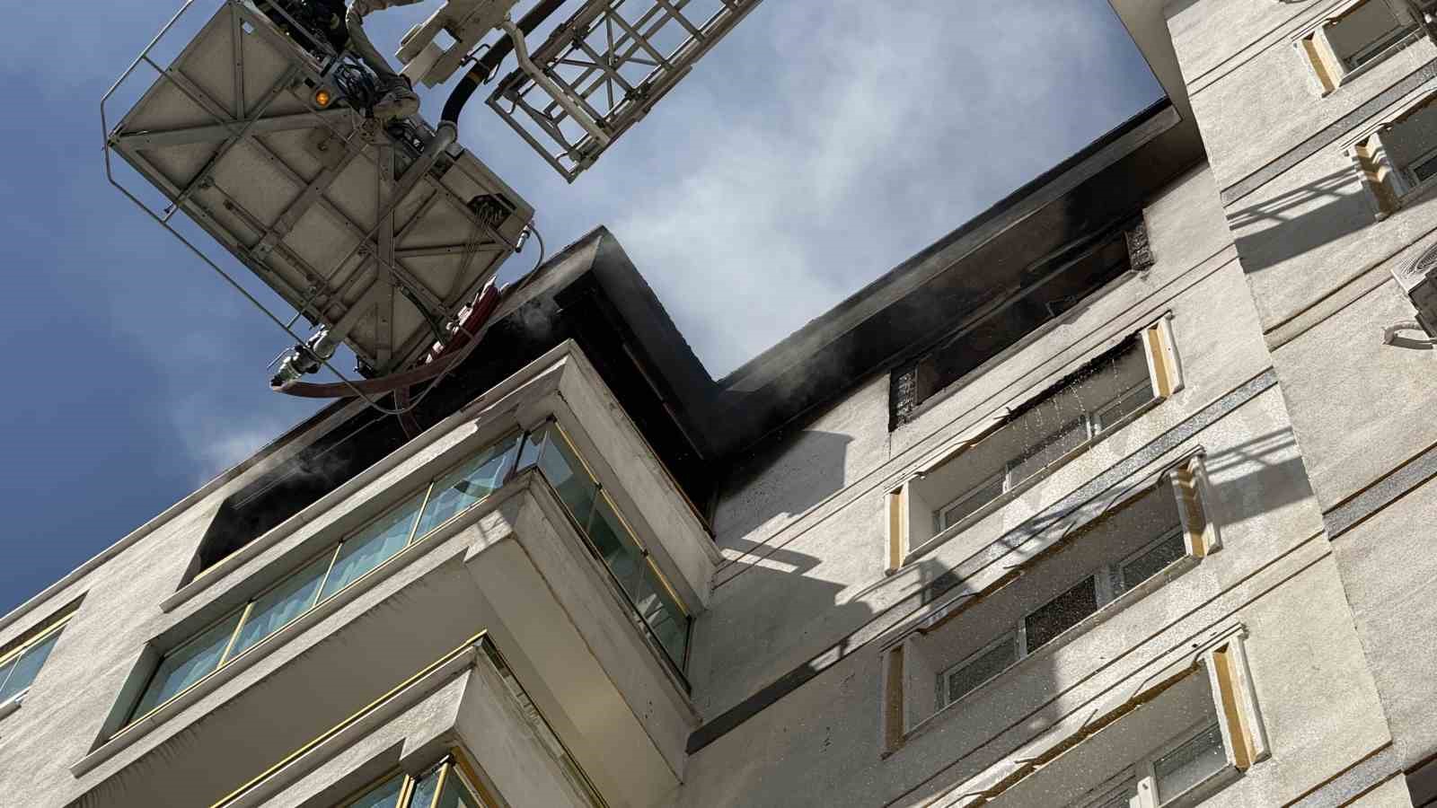 Diyarbakır’daki yangın söndürüldü, 3 itfaiye eri dumandan etkilendi