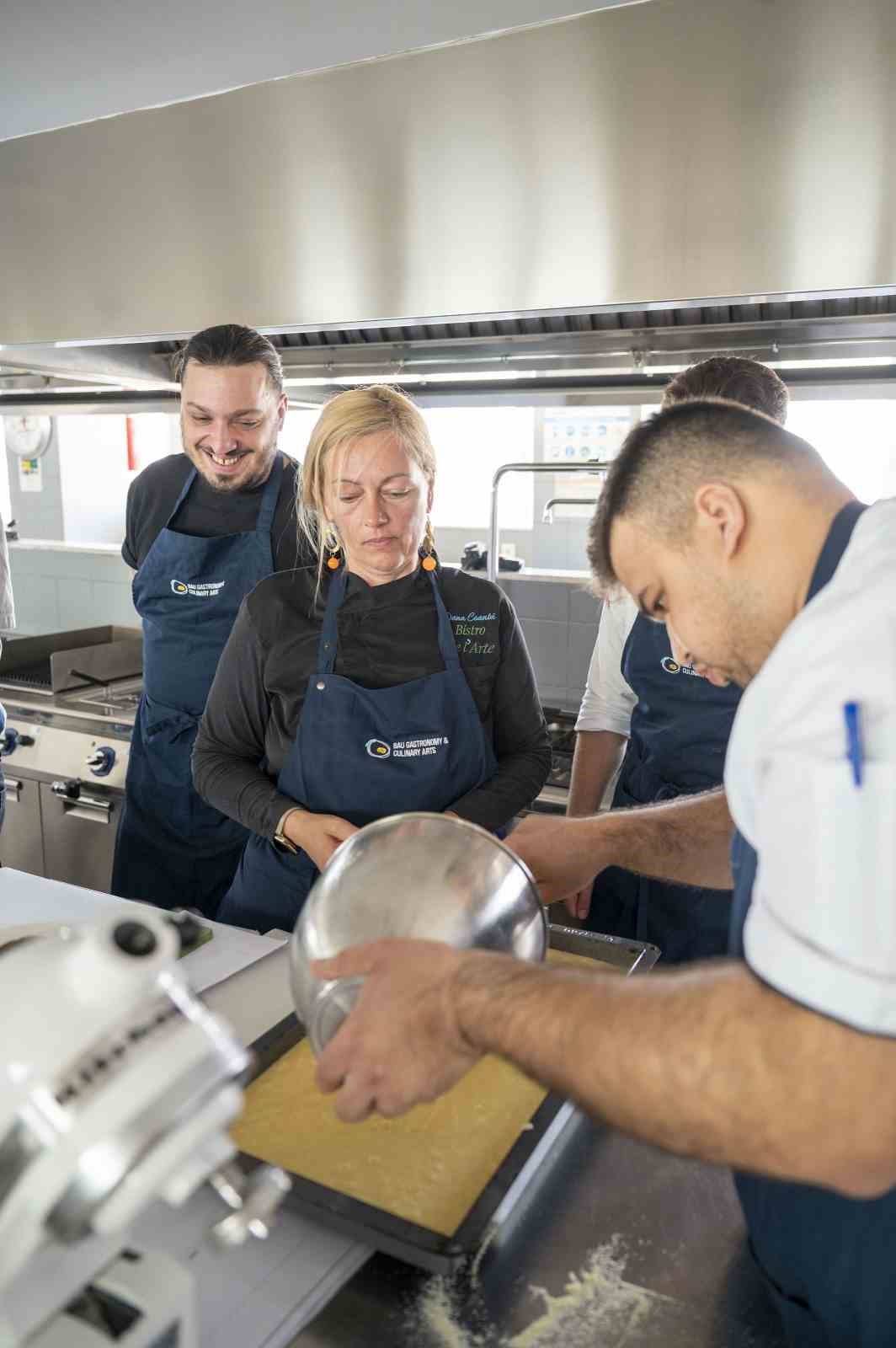Romanyalı ve Türk şefler İstanbul’da gastronomi için buluştu