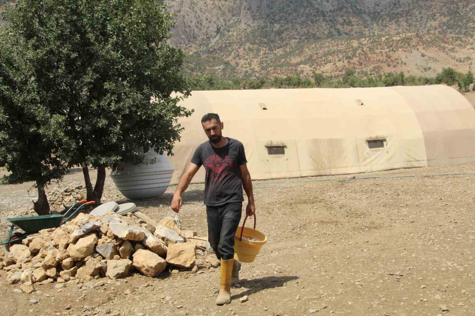 30 tavukla başladığı işletmesinde bin 700 tavuğa ulaştı