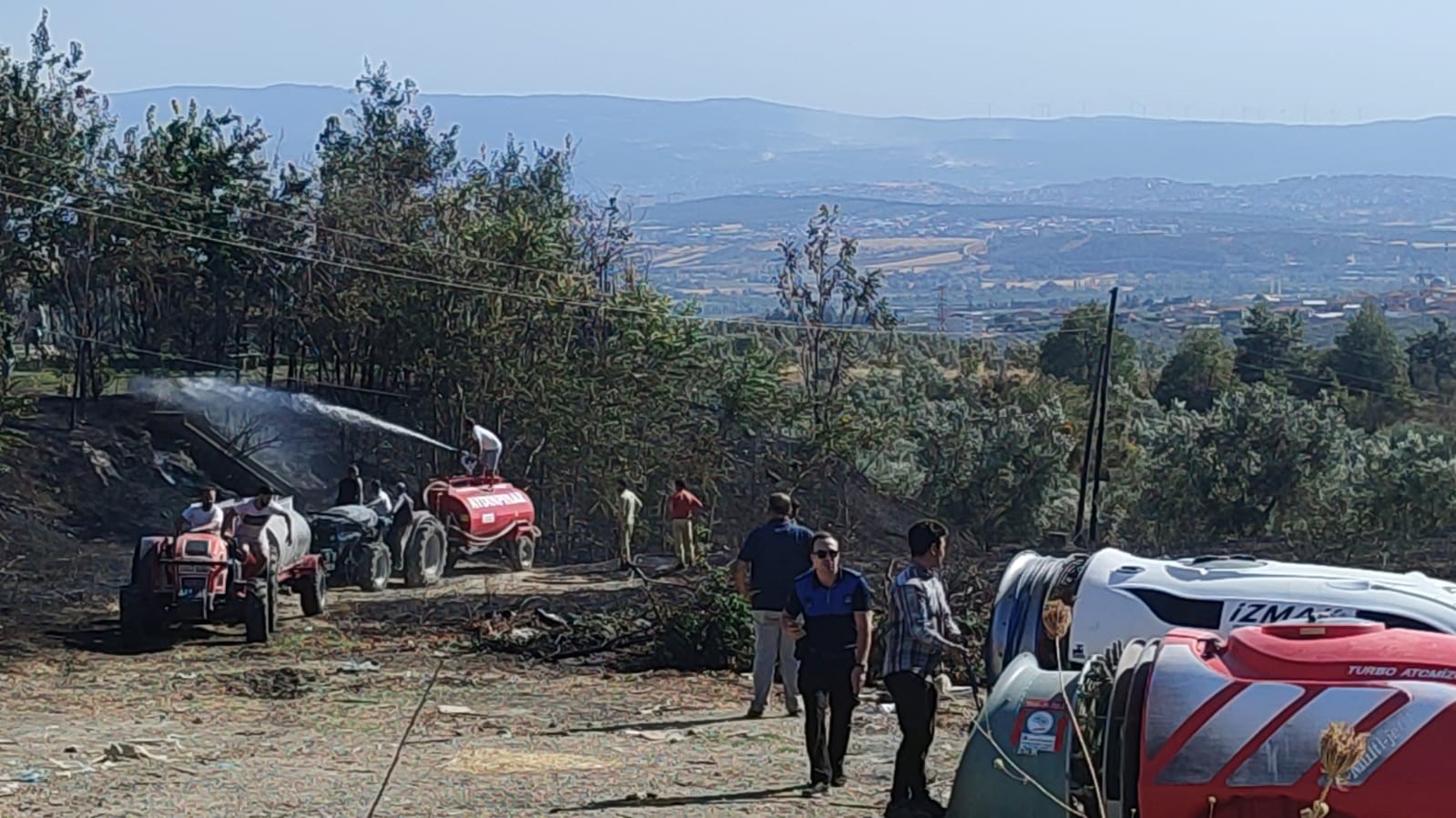 Mudanya’da çöplük yangını büyümeden söndürüldü