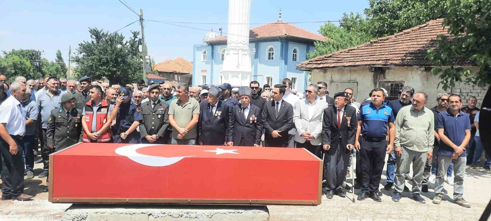 Vefat eden Kıbrıs gazisi son yolculuğuna uğurlandı