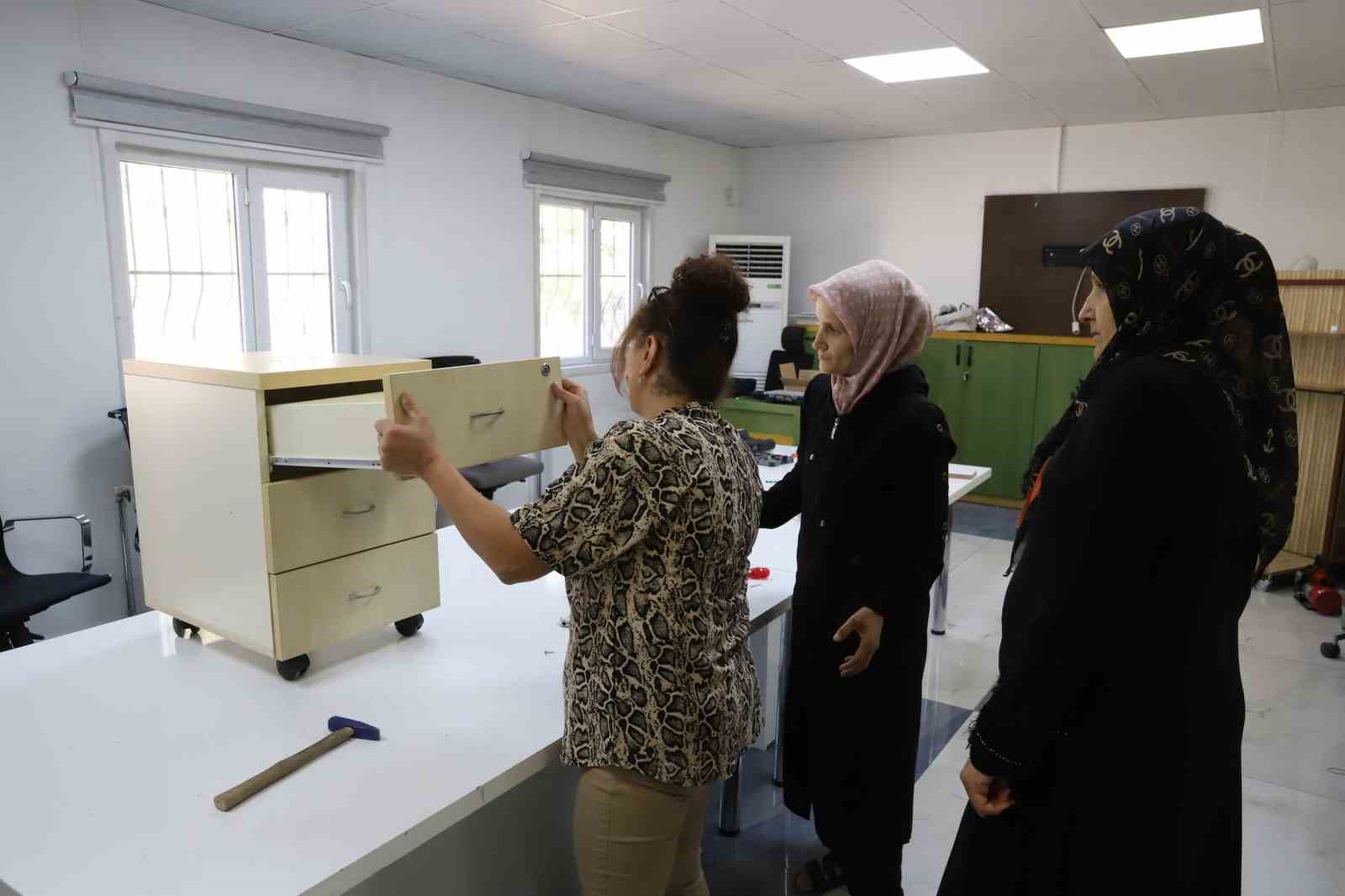 Kadınlar için başlatılan mobilya kurulum ve onarım eğitimi tamamlandı