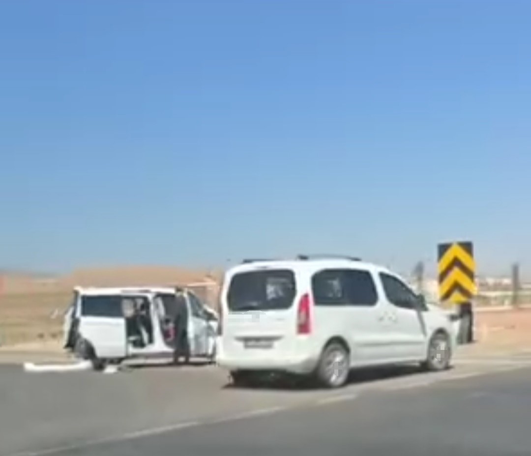 Kurtalan’da otomobil ile hafif ticari araç çarpıştı: 3 yaralı