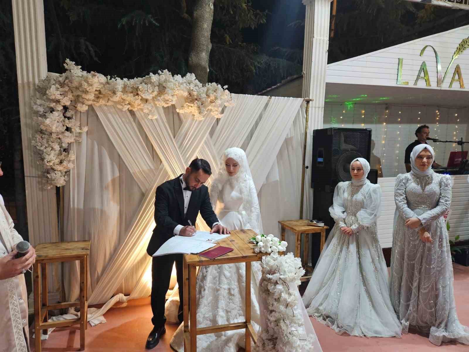 Sındırgı’da ilk müftülük nikahı gerçekleşti