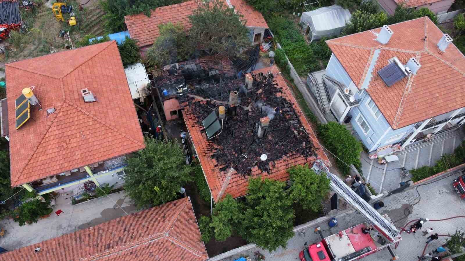 Tandırda yakılan ateş evi küle çeviriyordu