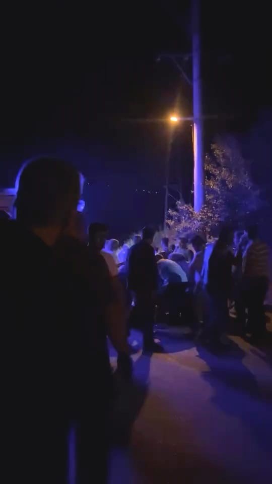 Devrilen traktörün sürücüsü ağır yaralandı