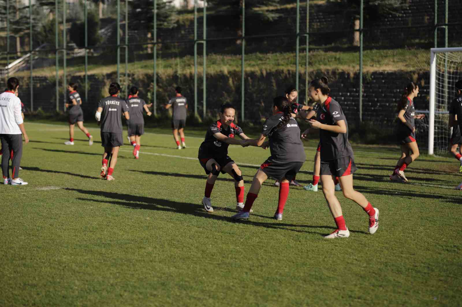 U17 Kız Millî Takımı’nın Erzurum hazırlık kampı sürüyor