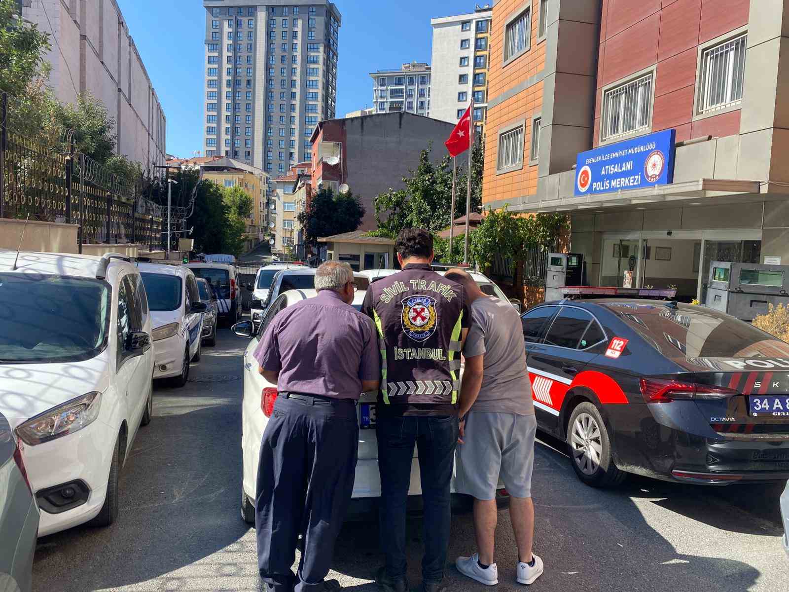 İstanbul’da trafiği tehlikeli hareketler yapan şahıslar yakalandı