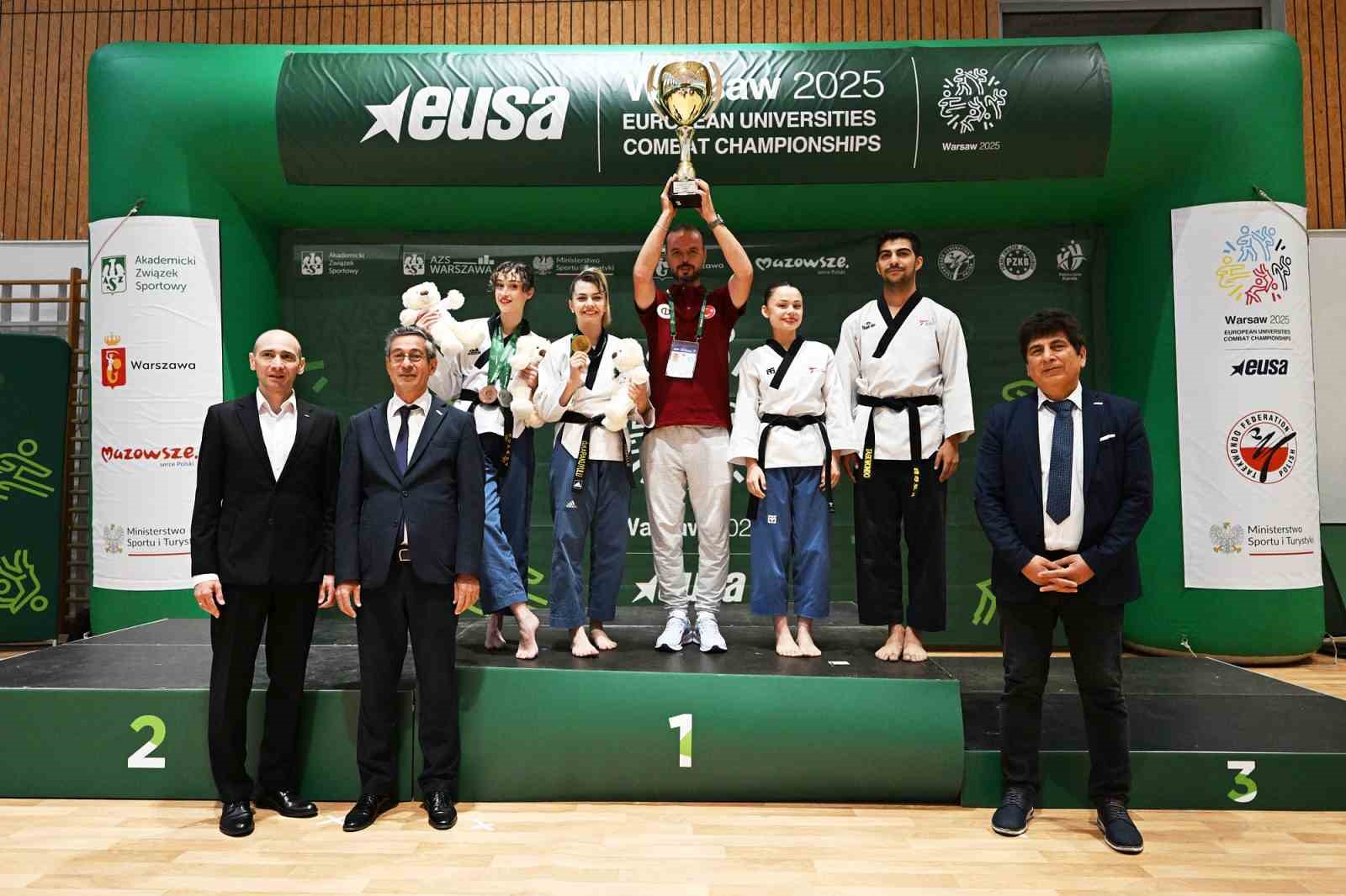 Anadolu Üniversitesi Taekwondo Takımı Avrupa’da zirvede
