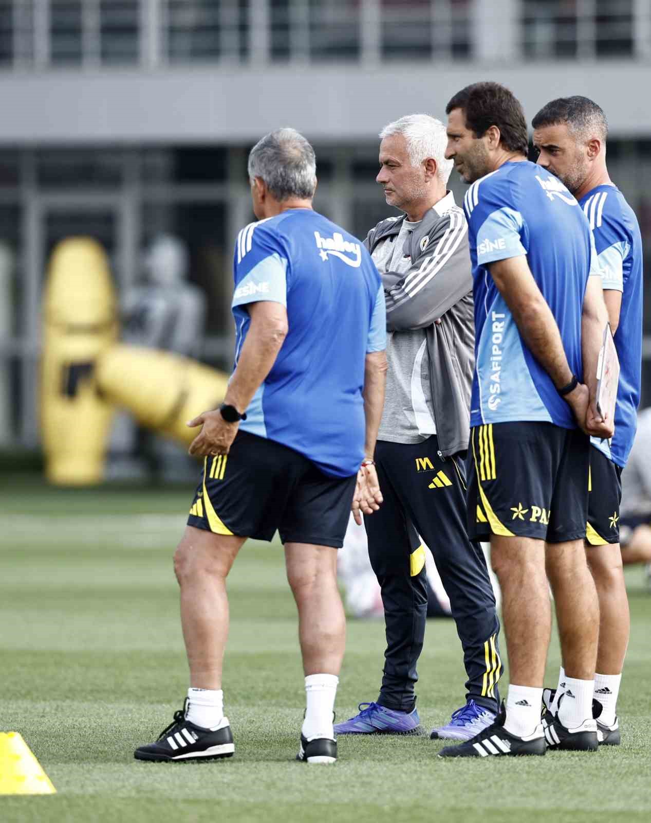 Fenerbahçe, Feyenoord maçı hazırlıklarına ara vermeden başladı