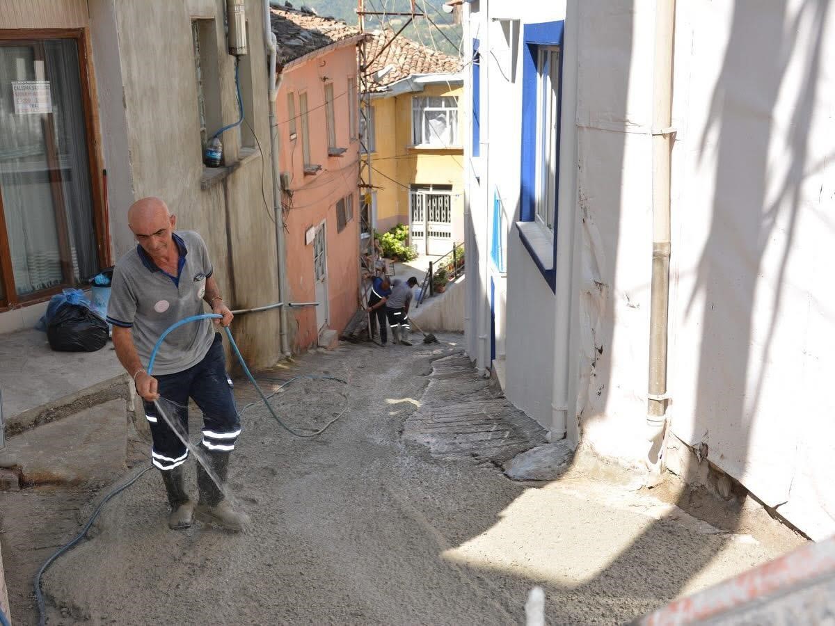 Babadağ Belediyesi yol bakım çalışmalarını aralıksız sürdürüyor