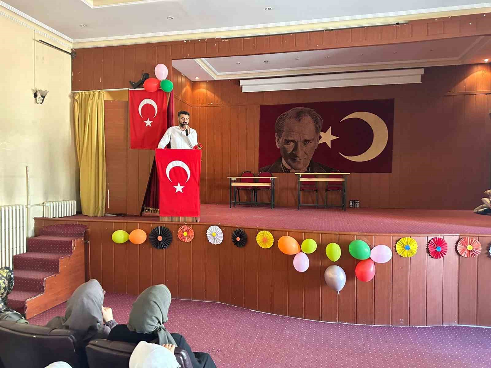 Taşlıçay Kaymakamı Kılıç, köy ziyaretinde tandır ekmeği pişirdi