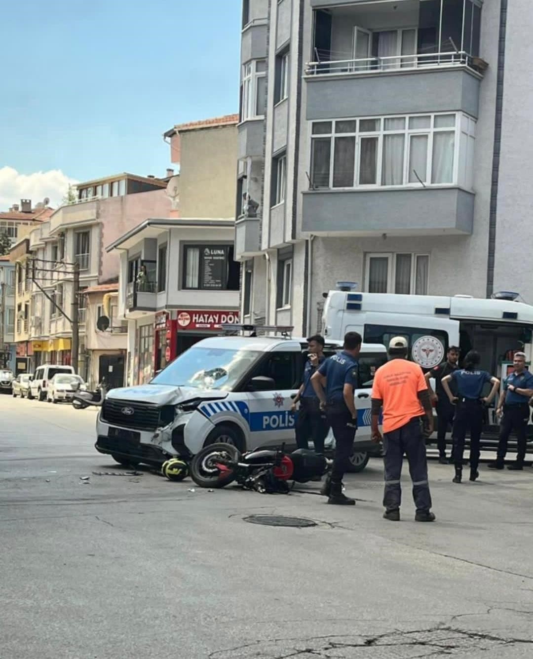 Gemlik’te kovalamacada polis aracına çarptı
