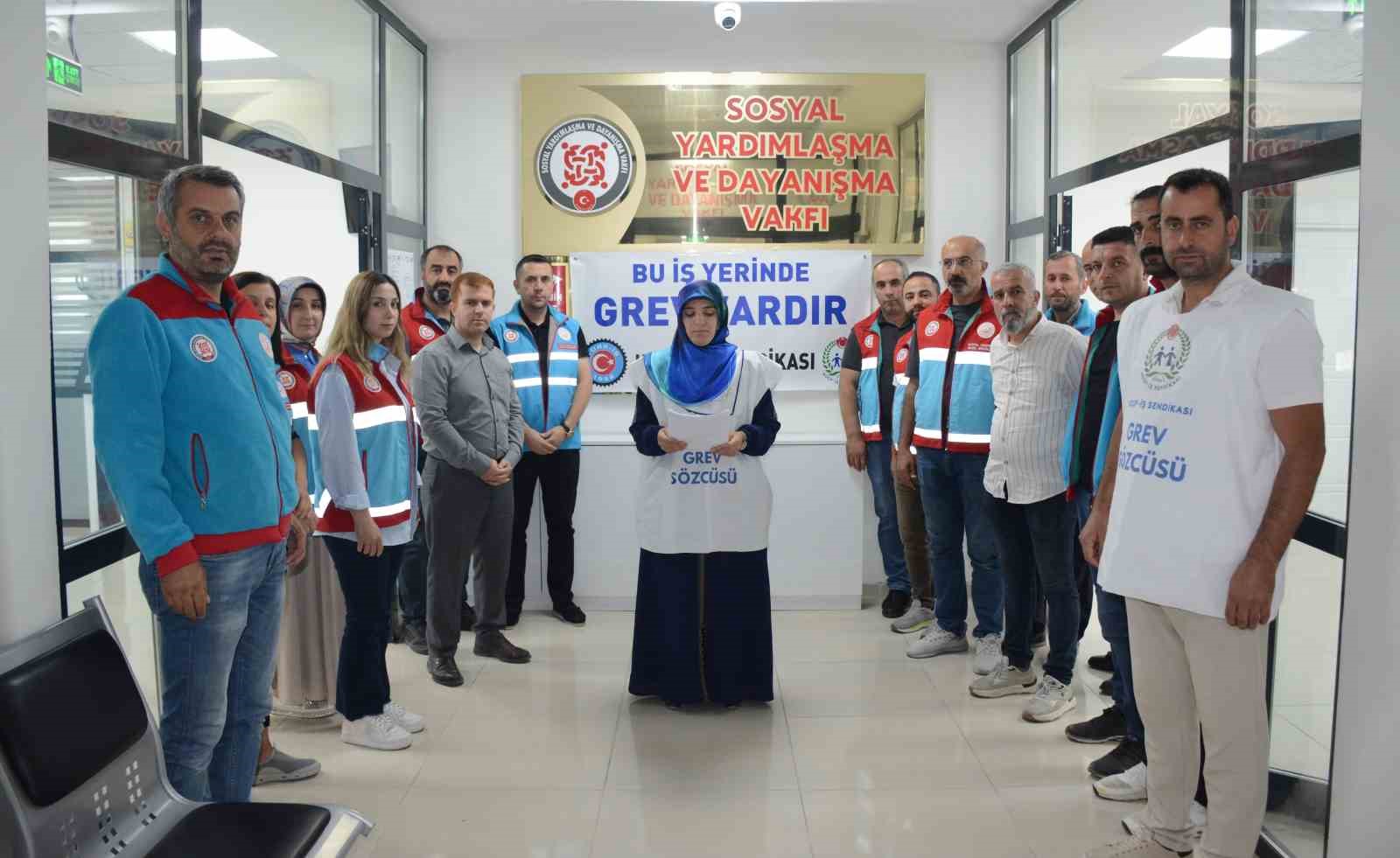 Tatvan SYDV çalışanları greve başladı