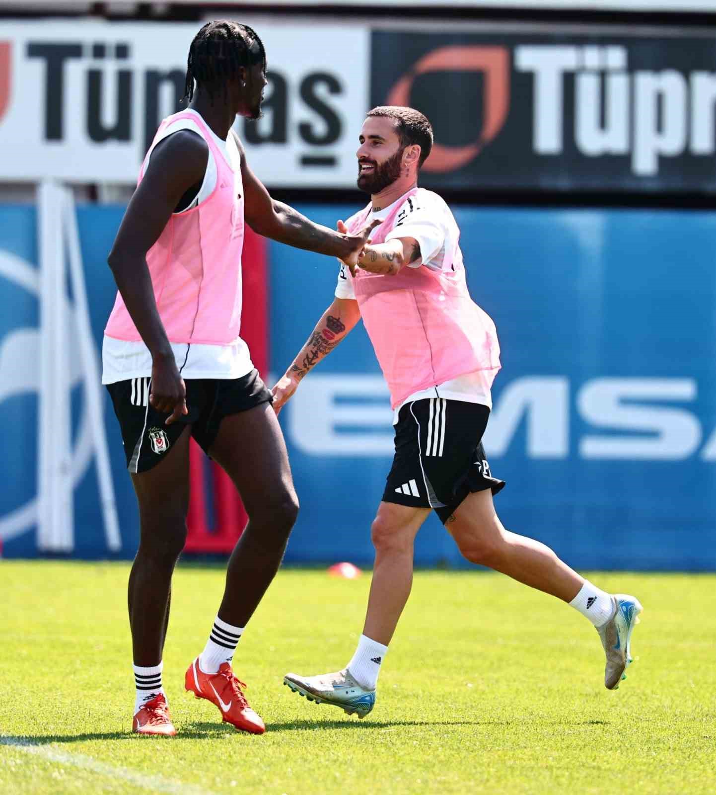Beşiktaş, St. Patrick maçı hazırlıklarına devam etti