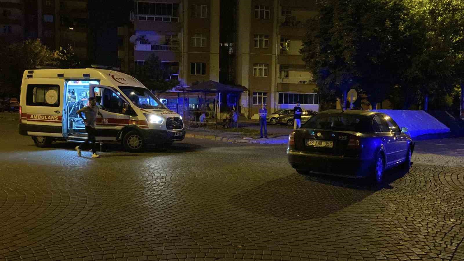 Kazada savrulan otomobil park halindeki otomobile çarptı: 2 yaralı