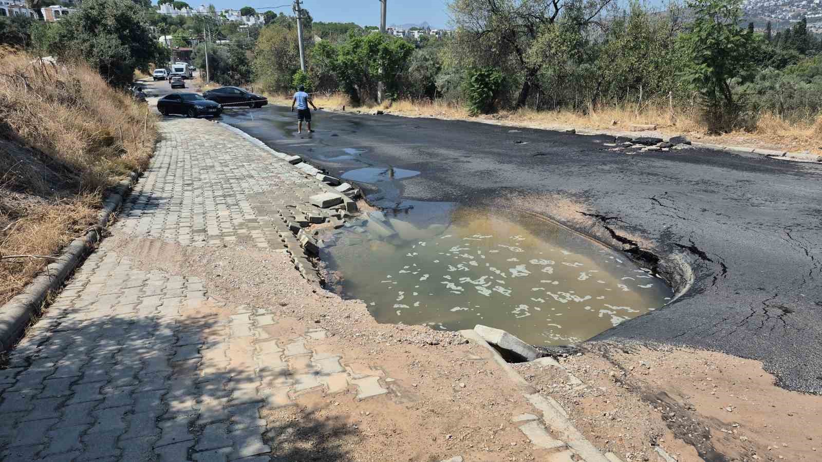 Bodrum’da su isale hattı patladı
