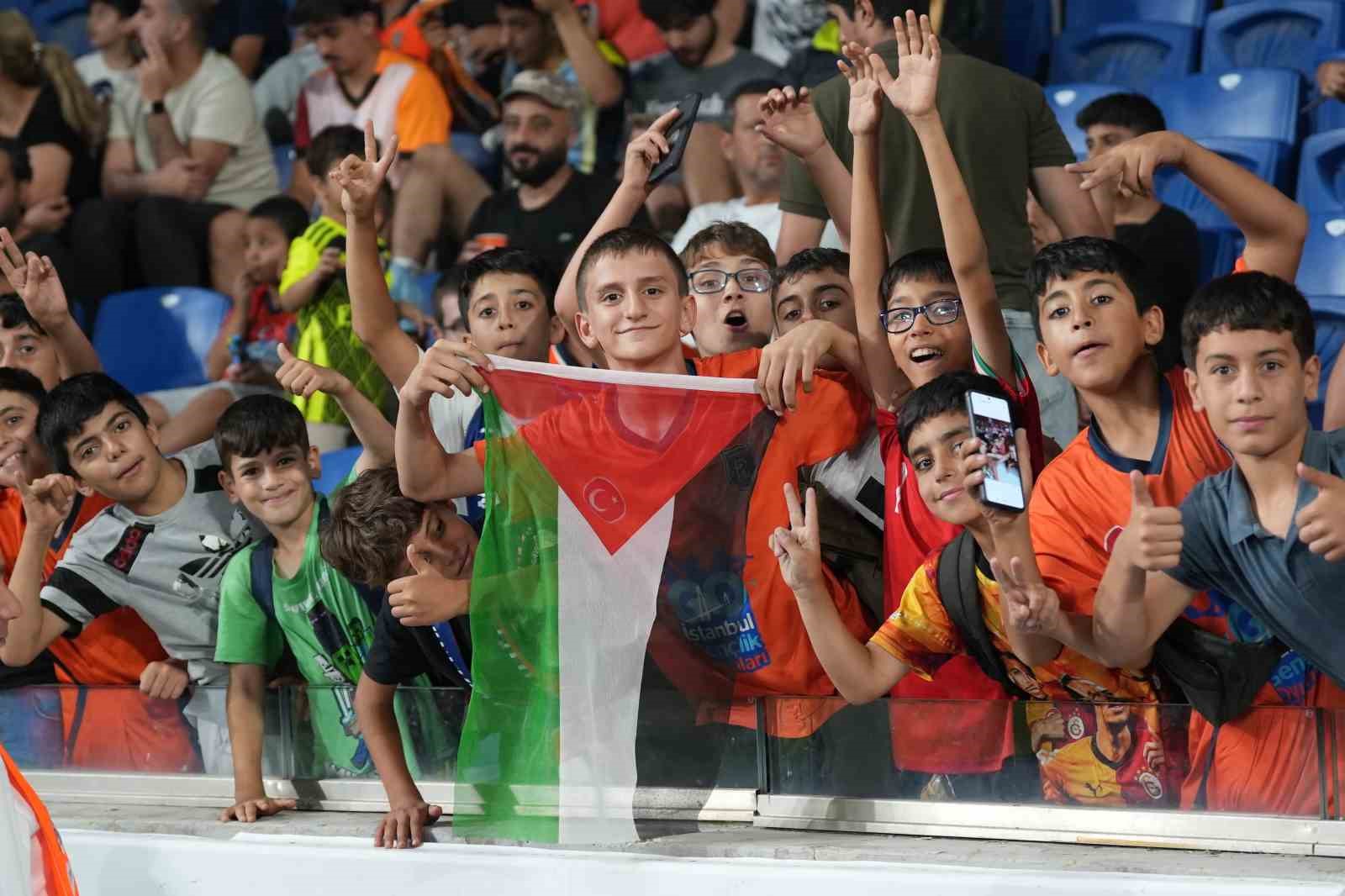 UEFA Konferans Ligi: Başakşehir: 0 - Universitatea Craiova: 1 (İlk yarı)