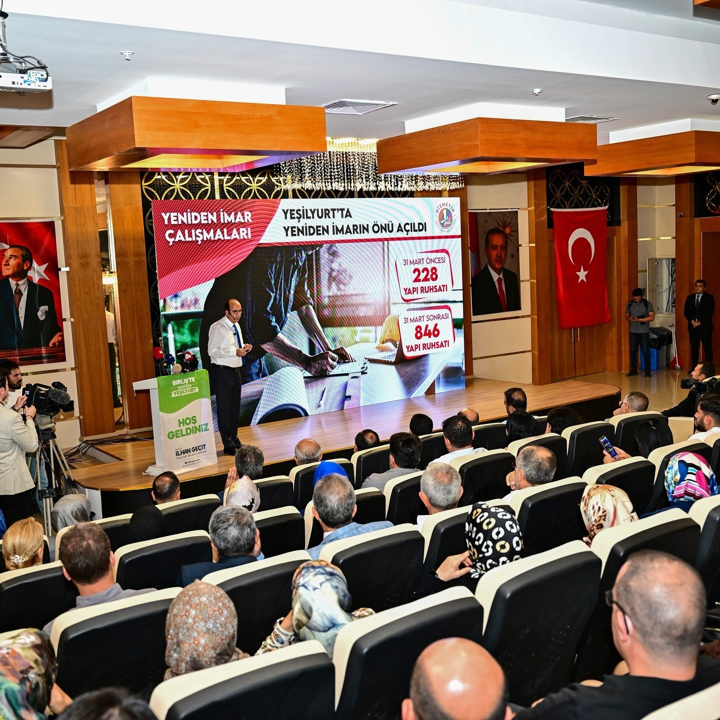 Yeşilyurt Belediyesi hizmet değerlendirme toplantısı yoğun ilgi gördü