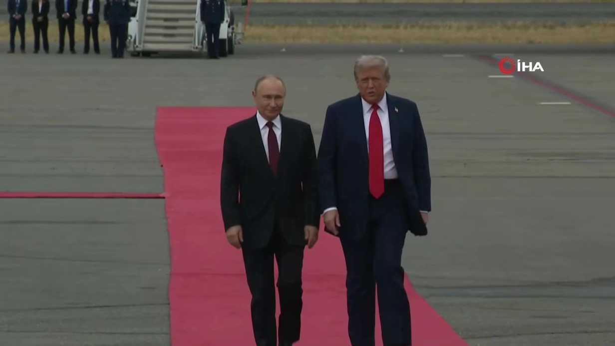 Trump, Alaska'da Putin'i karşıladı