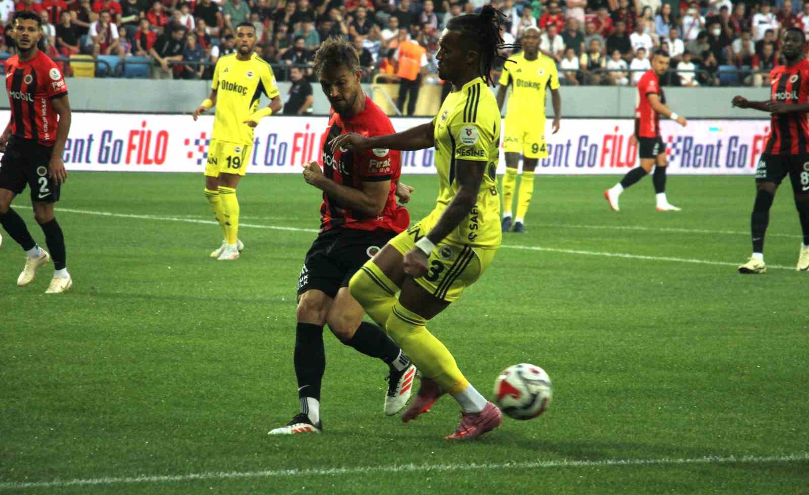 Trendyol Süper Lig: Gençlerbirliği: 0 - Fenerbahçe: 3 (İlk yarı)