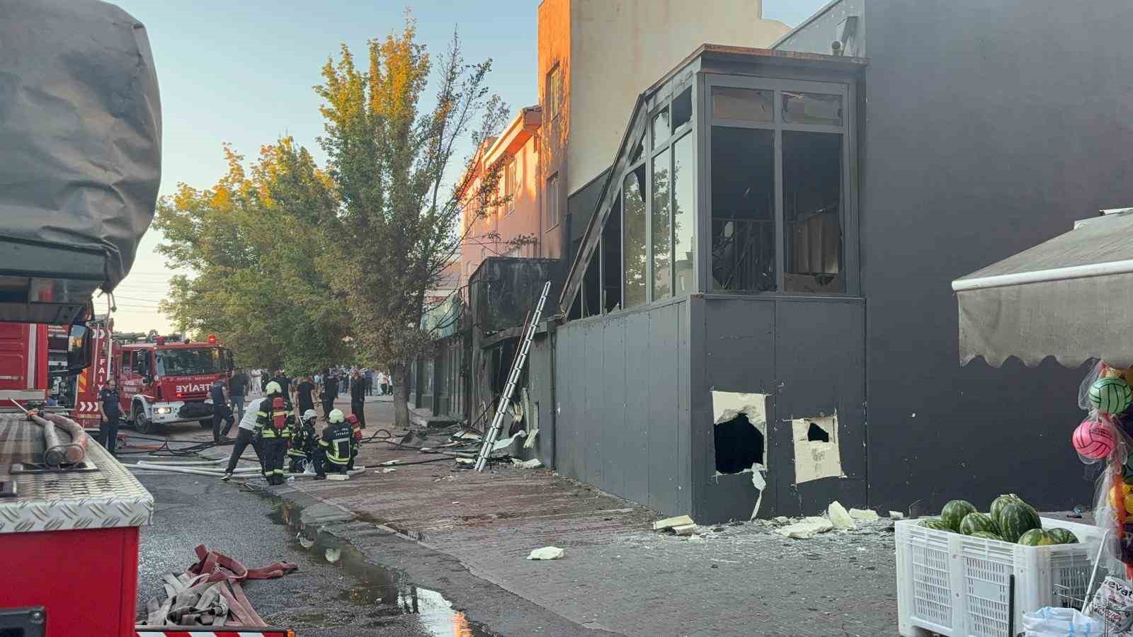 Kayseri’de yangın depoyu küle çevirdi