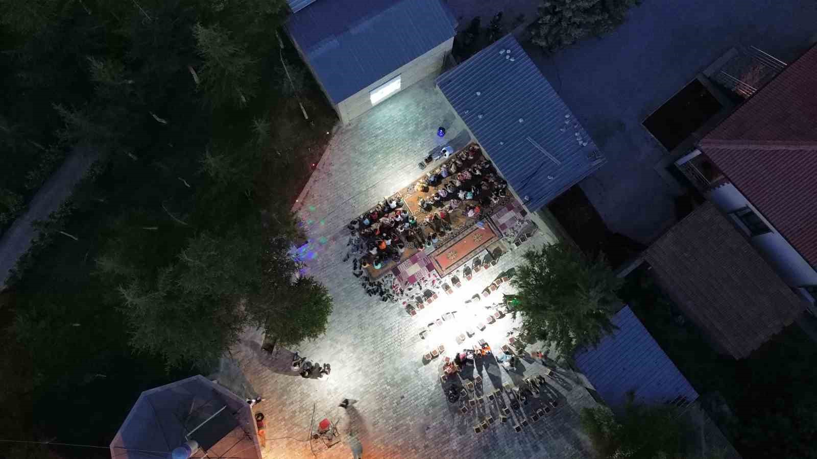 Aksaray’da yaz Kuran kursu öğrencilerine açık hava sineması etkinliği
