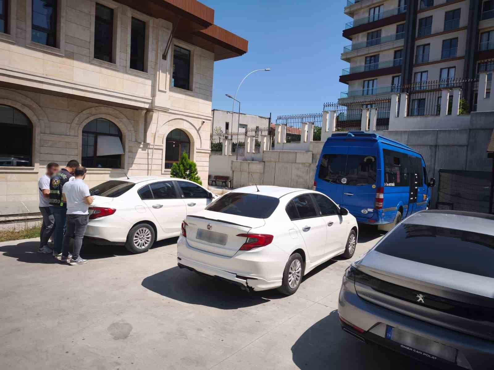 Beylikdüzü’nde ters yönde ilerleyen sürücüler trafiği tehlikeye attı