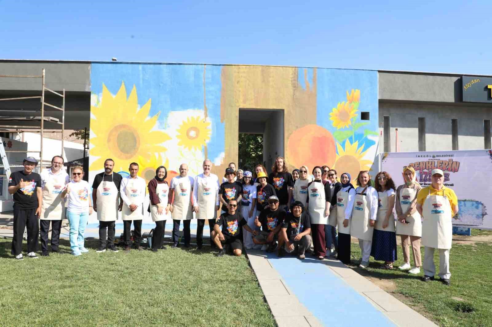 Renklerin izinde duvar resimleri festivali başladı