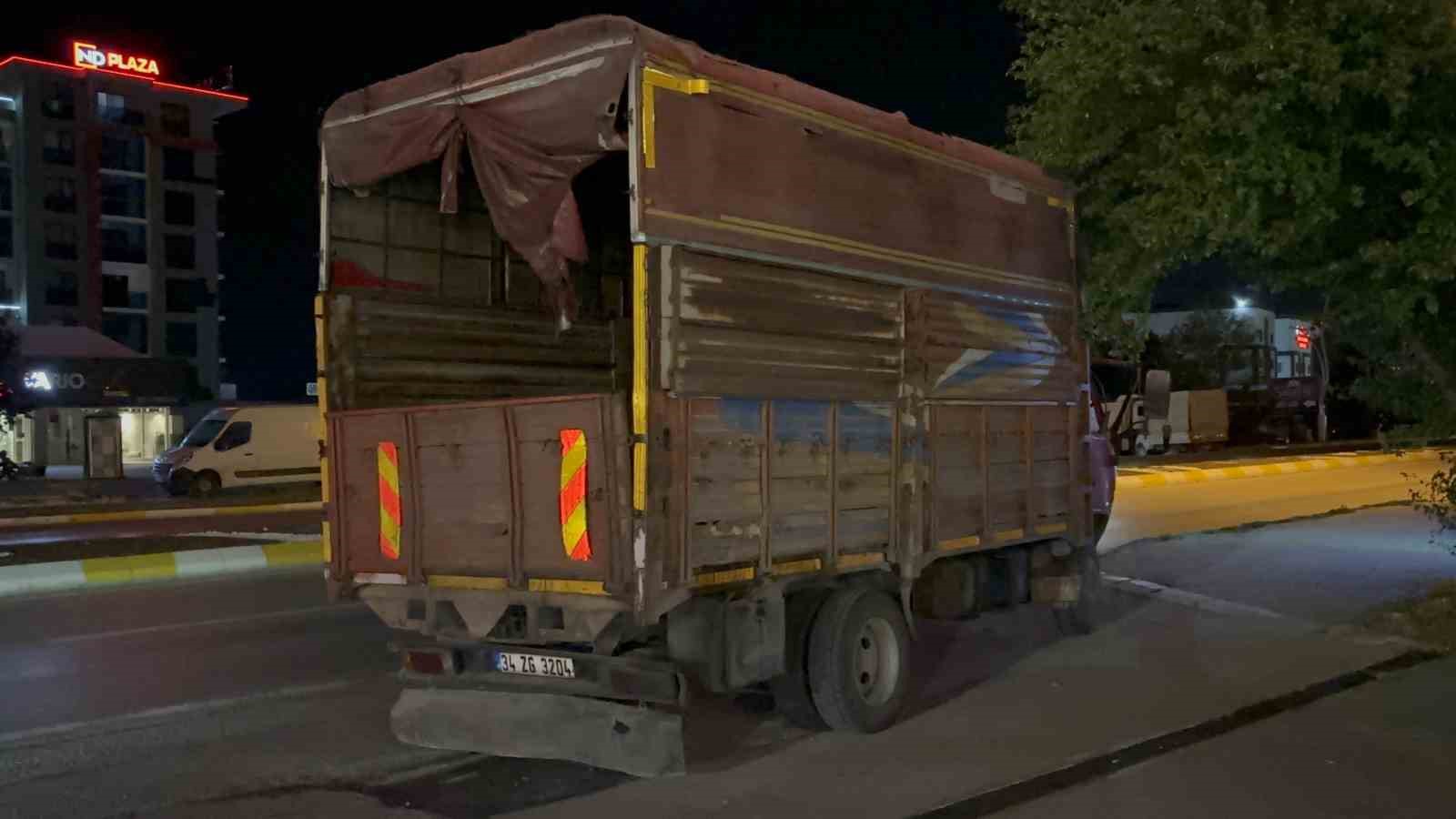 Edirne’de otomobil ile kamyonet çarpıştı: 3 yaralı