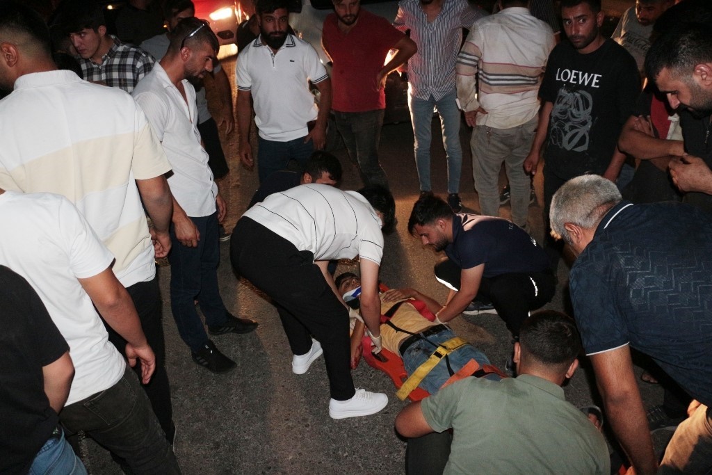 Cizre’de otomobil motokuryeye çarptı: 1 yaralı