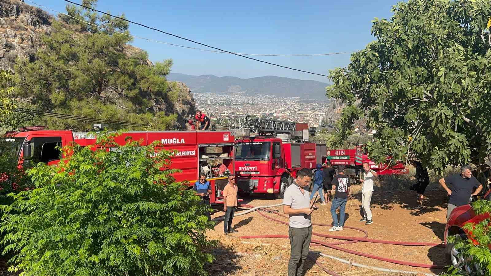 Fethiye’de madde bağımlısı olduğu iddia edilen genç evi ateşe verdi