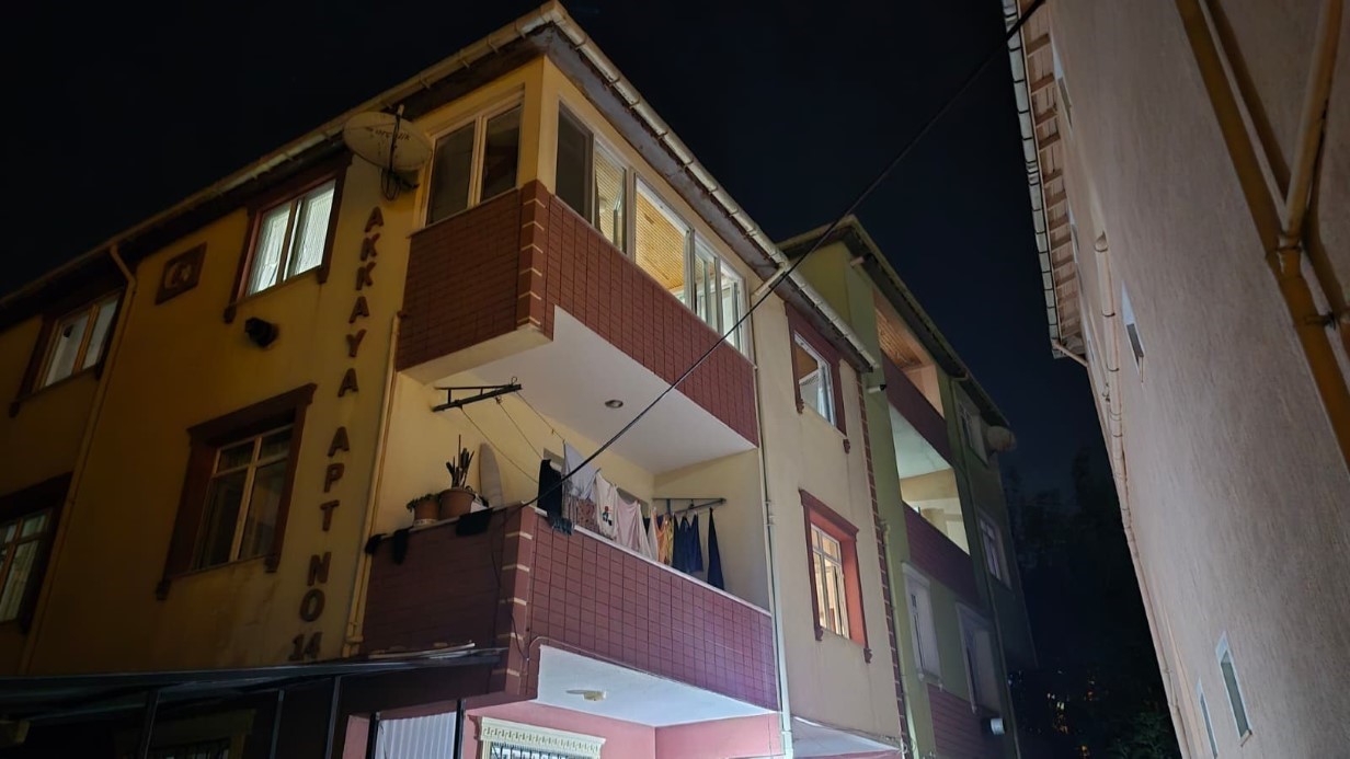 Büyükçekmece’de duvarlarından sesler gelen 2 bina boşaltıldı
