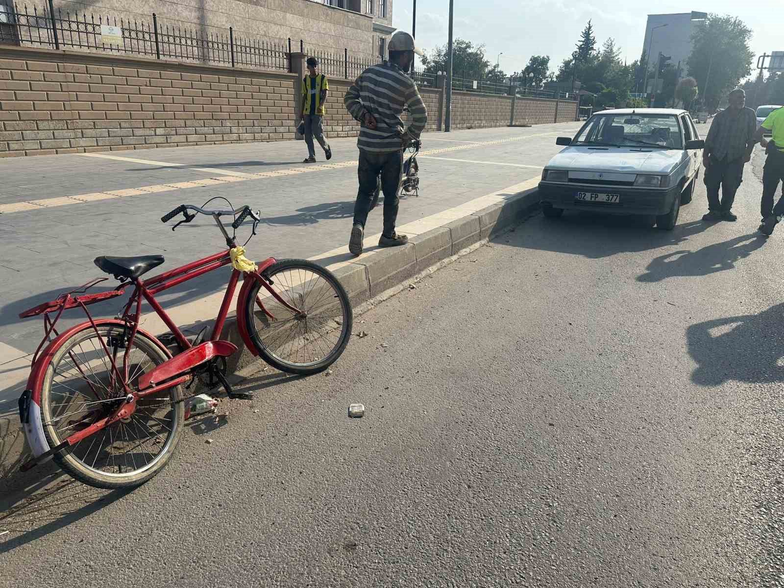 Otomobil bisikletle çarpıştı: 1 yaralı