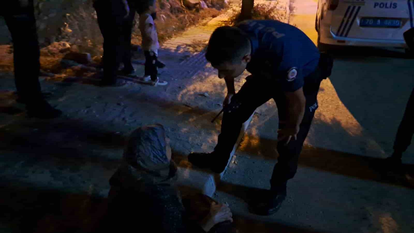 Akli dengesi bozuk şahıs 78 yaşındaki annesini darp edip eve kilitledi