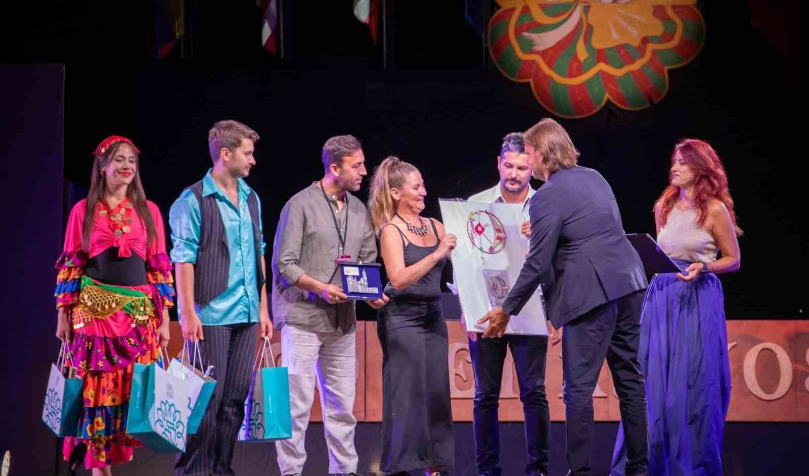Nilüfer Halk Dansları Topluluğu İtalya’dan ödülle döndü