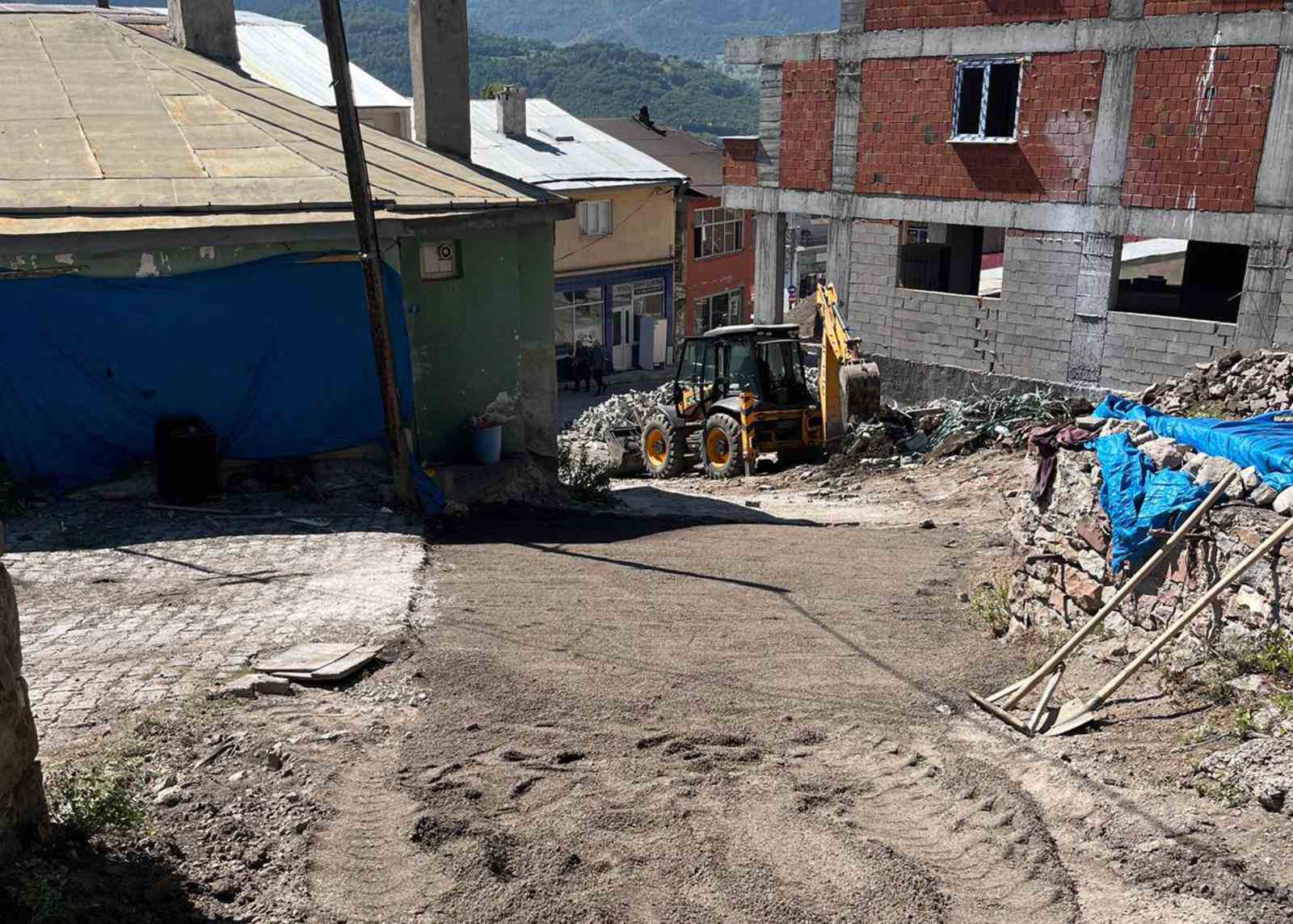 Posof’ta yol yapım çalışmaları sürüyor